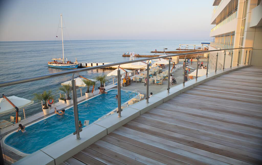 Фото отеля Sanremo в Сочи - гостиница на первой линии, у самого моря