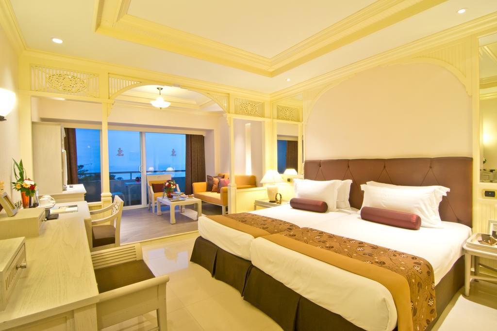 mini-lyuks-v-royal-cliff-beach-hotel-pattaya
