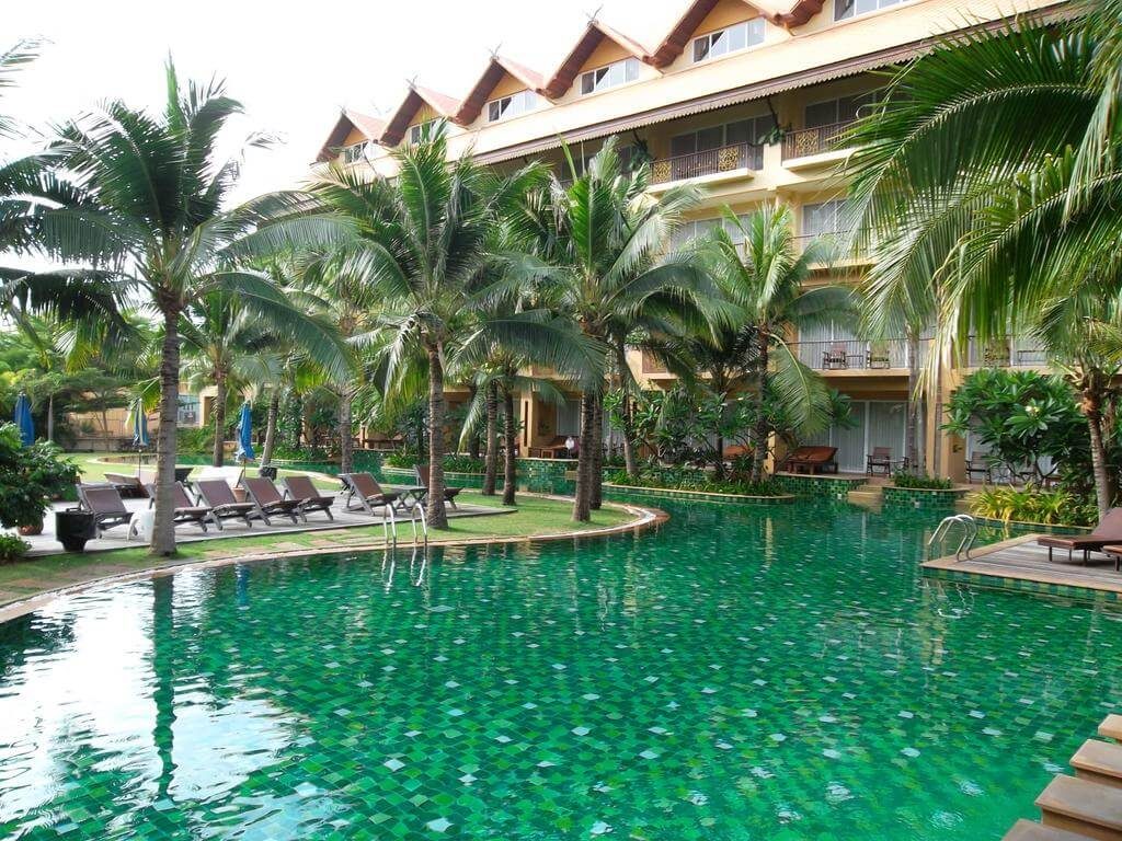 Фотографии бассейна в отеле Villa Thongbura Pattaya