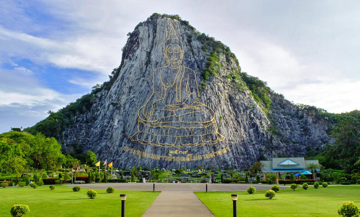 Фото изображения Будды на скале в Паттайе