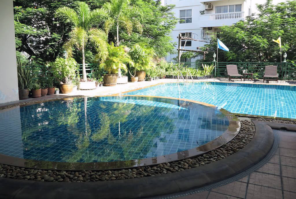Фото бассейна в отеле Mike Beach Resort в Паттайе