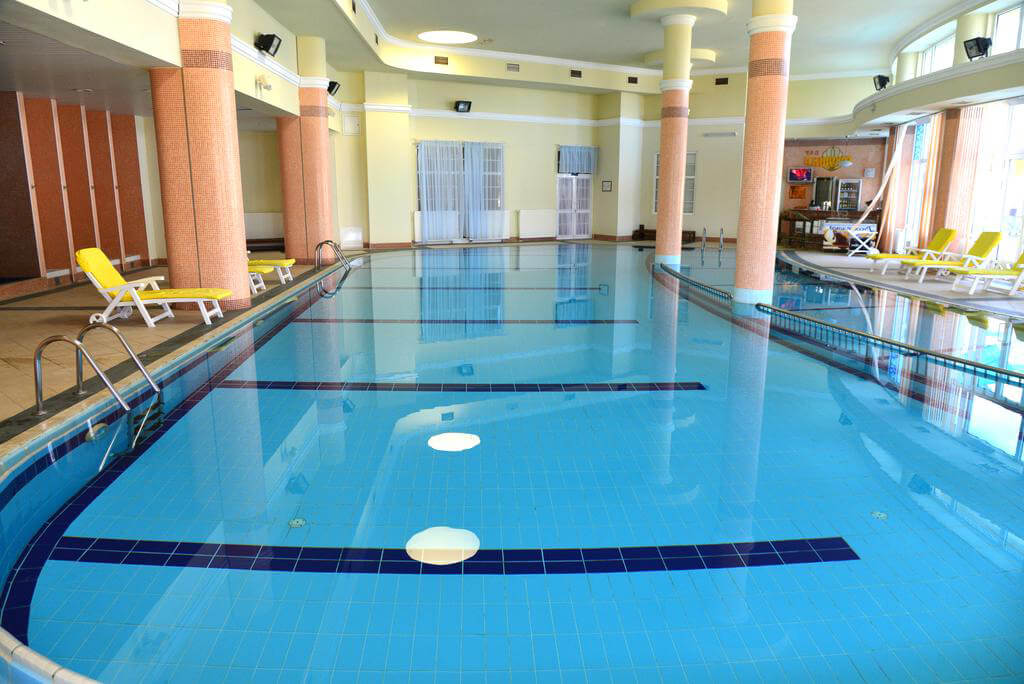 Теплый бассейн в «Аквамарине»