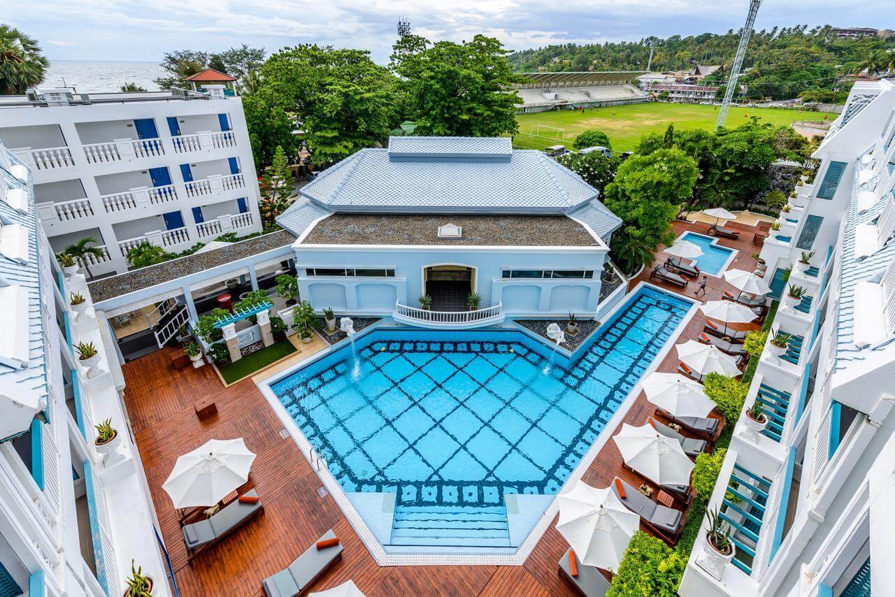 Фотография большого бассейна в отеле Andaman Seaview