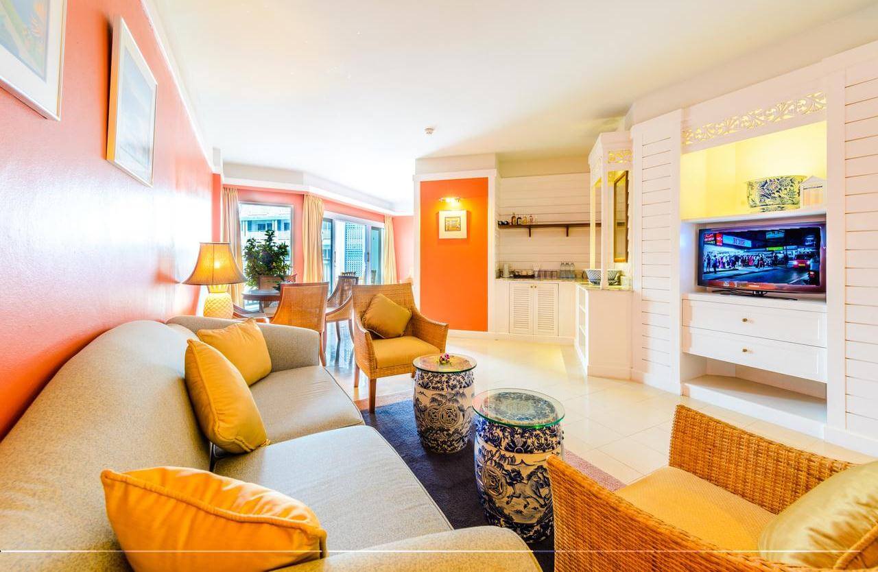 Фото гостиной в номере Deluxe отеля Andaman Seaview Phuket