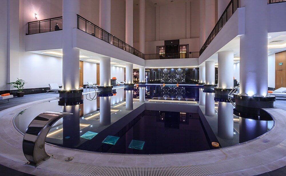 Фото крытого бассейна отеля Rixos в Сочи