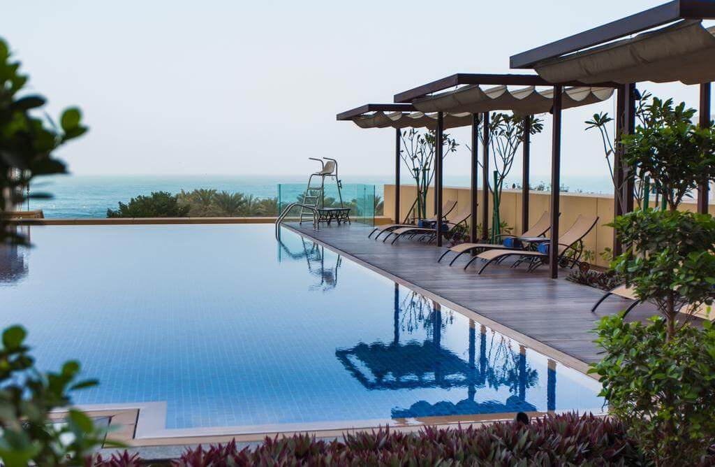 Фотография бассейна в гостинице JA Ocean View Hotel (Дубай)