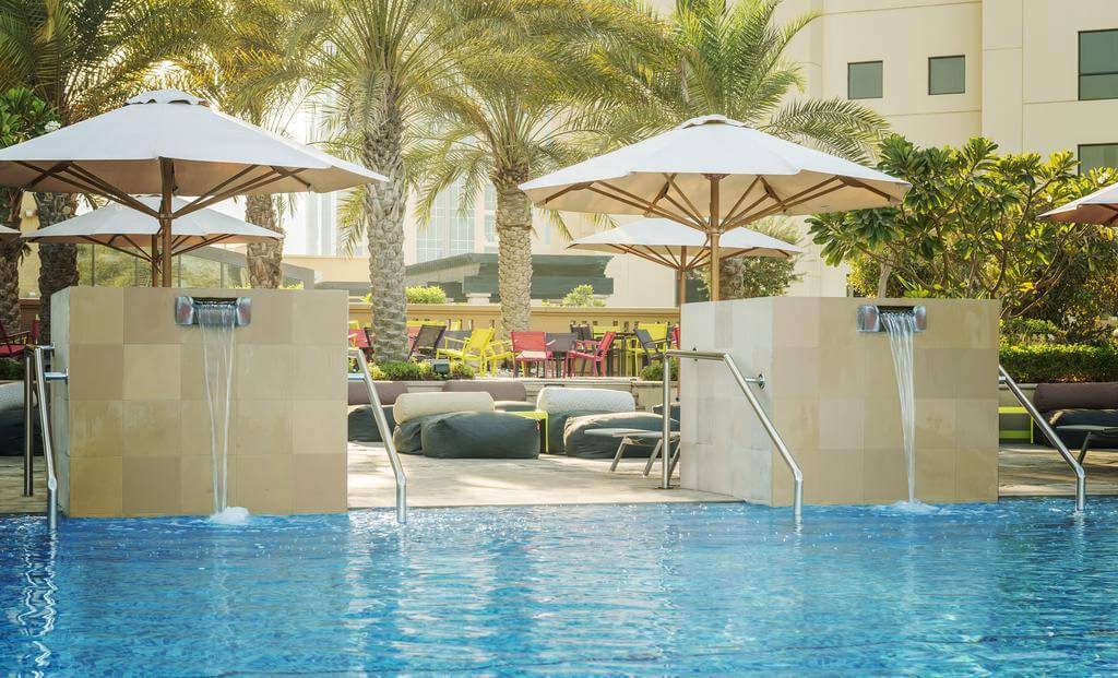 Фотография бассейна в Sofitel Dubai Jumeirah Beach 5*